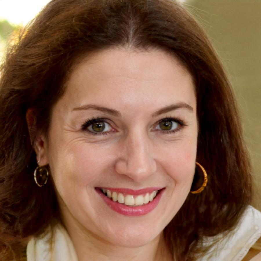 Portrait de Camille Dubois, cliente satisfaite